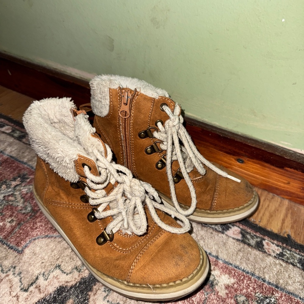 Cat & Jack Tan Boots with White Fur Lining